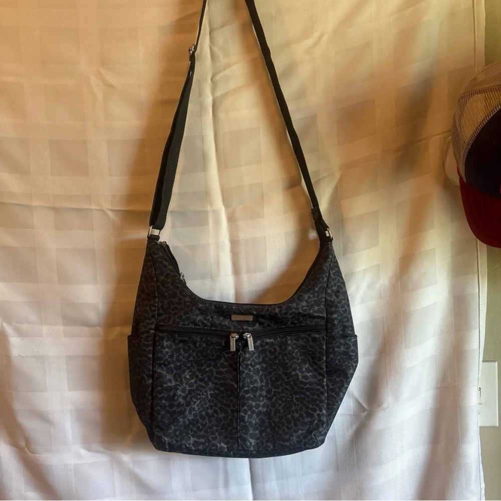 Baggallini cheetah print hobo style with canvas Crossbody strap - Picture 2 of 11
